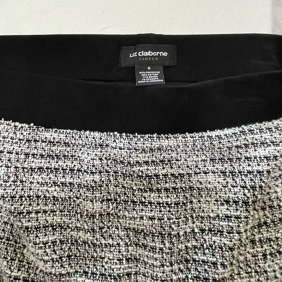 LIZ CLAIBORNE FLARE SKIRT, SIZE 6 - Picture 4 of 4